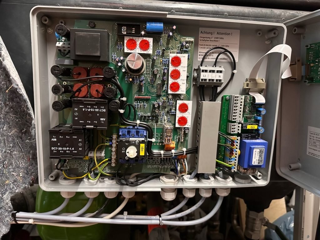 Zapojenie ovládacích prvkov a elektroniky